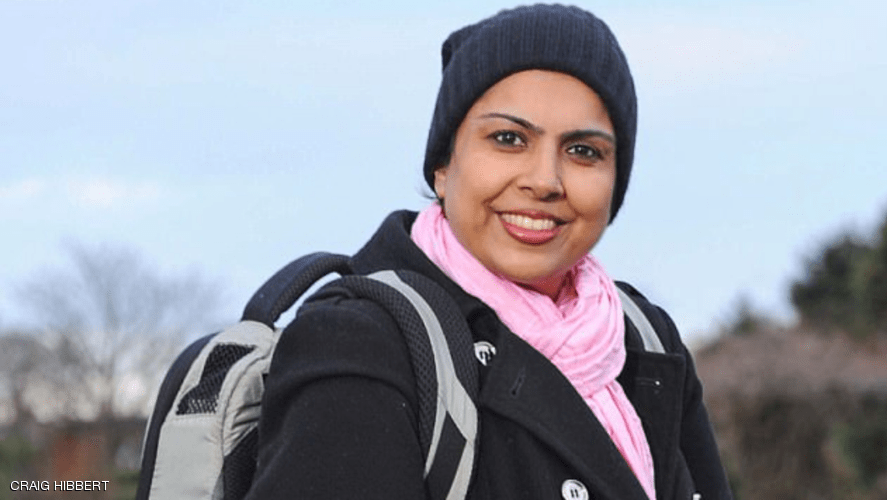 بريطانيا | امرأة مسلمة تحمل قلبها في حقيبة ظهر وتمارس حياتها طبيعياً