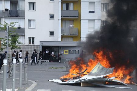 فرنسا : احتجاجات غاضبة عقب مقتل فتى برصاص الشرطة