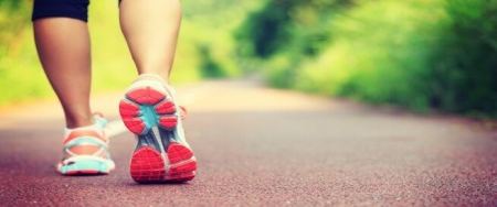 المشي لخطوات إضافية أسبوعيًا قد يحسن صحة القلب