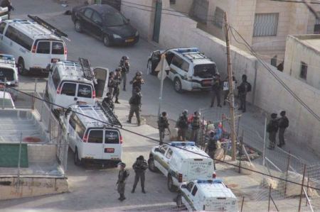 الاحتلال يعتقل عائلة منفذ عملية الدهس بالقدس