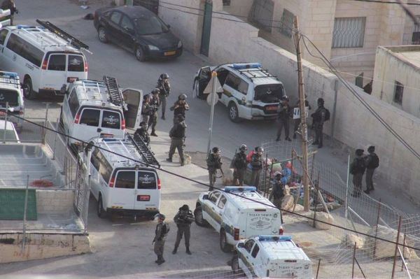 الاحتلال يعتقل عائلة منفذ عملية الدهس بالقدس
