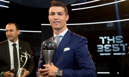 كريستيانو رونالدو يتوّج بجائزة أفضل لاعب للعام 2016