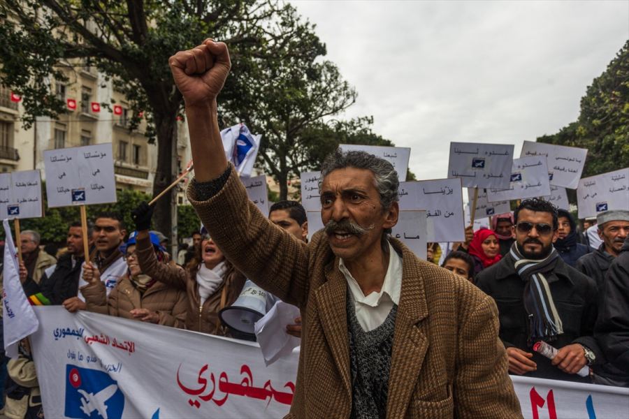 التونسيين يحيون الذكرى السادسة لـ‘ثورة الياسمين‘