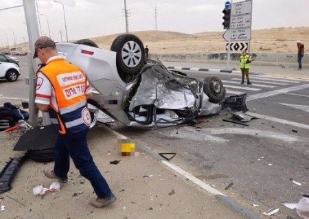 مصرع شخصين وإصابات بحادثي سير ودهس في النقب