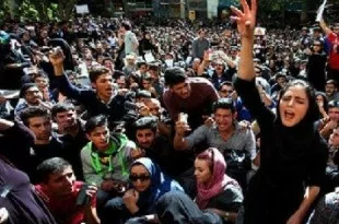 إيوان كسرى يهتز وأسطورة الولي الفقيه تكاد تتهاوى - احسان الفقيه