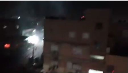 حرق منازل ومركبات في شجار بين عائلتين في كفرمندا