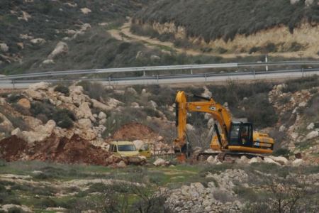 سلطات الاحتلال تستولي على أكثر من 100 دونم غرب سلفيت