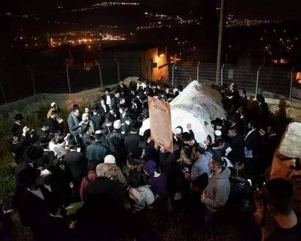 مستوطنون يقتحمون مقامات دينية في عورتا شرق نابلس
