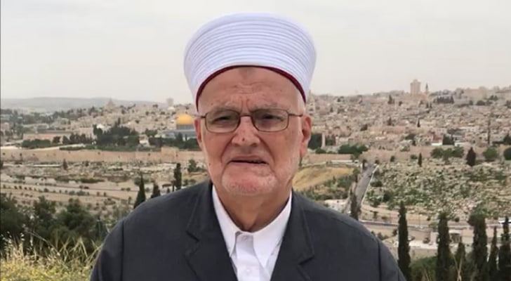 نقل الشيخ عكرمة صبري الى المستشفى