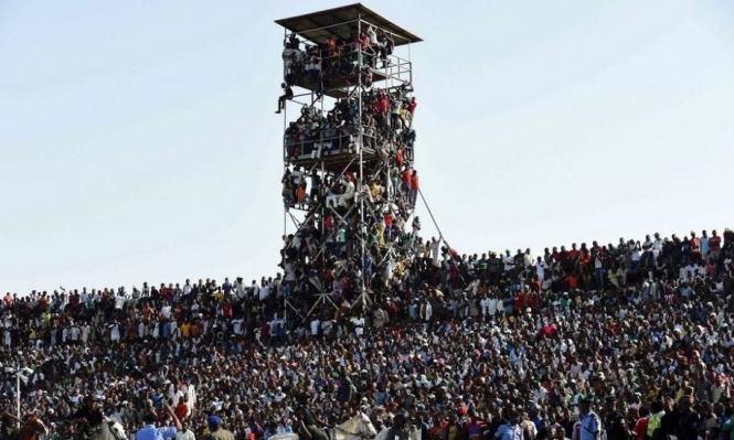 مصرع 17 شخصا في تدافع بملعب كرة قدم في انغولا