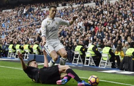 ريال مدريد يعزز صدارته بالدوي بفوزه على اسبانيول بهدفين نظيفين