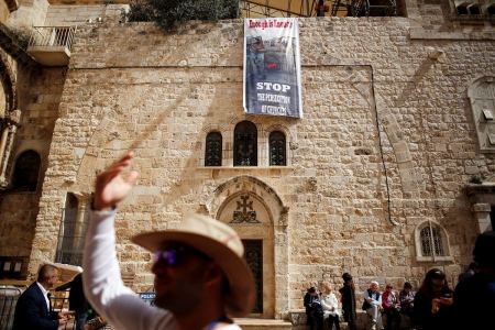الاحتلال يجمد فرض الضريبة العقارية على كنيسة القيامة