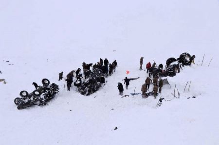 مقتل 33 شخصا جراء انهيار ثلجي في ولاية "وان" التركية