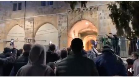 مشاركة واسعة بصلاة الفجر في المسجد الاقصى ومساجد الضفة