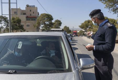 لمكافحة كورونا : السلطة الفلسطينية تغلق المدارس والجامعات وتمدد اجراءات الاغلاق