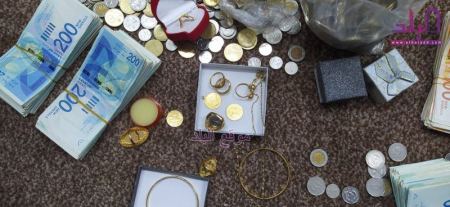 برطعة تتبرع بالذهب والمال للاخوة السوريين