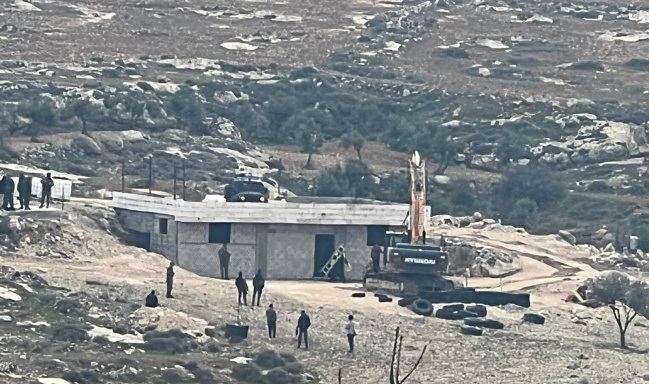 الخليل : الاحتلال يهدم منزلاً قيد الانشاء في خلة المي