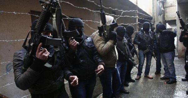 قتيل من الامن الفلسطيني جراء اشتباكات مع مسلحين في مخيم بلاطة