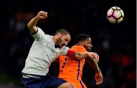 إيطاليا تفوز على هولندا وديا بهدفين الى هدف