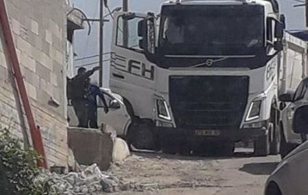 برطعة | الاحتلال يصادر شاحنتين في المنطقة الجنوبية