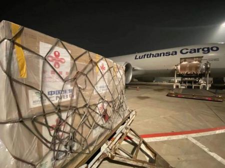 انطلاق طائرة تحمل 100 الف جرعة لقاح "سينوفارم" من الصين الى فلسطين