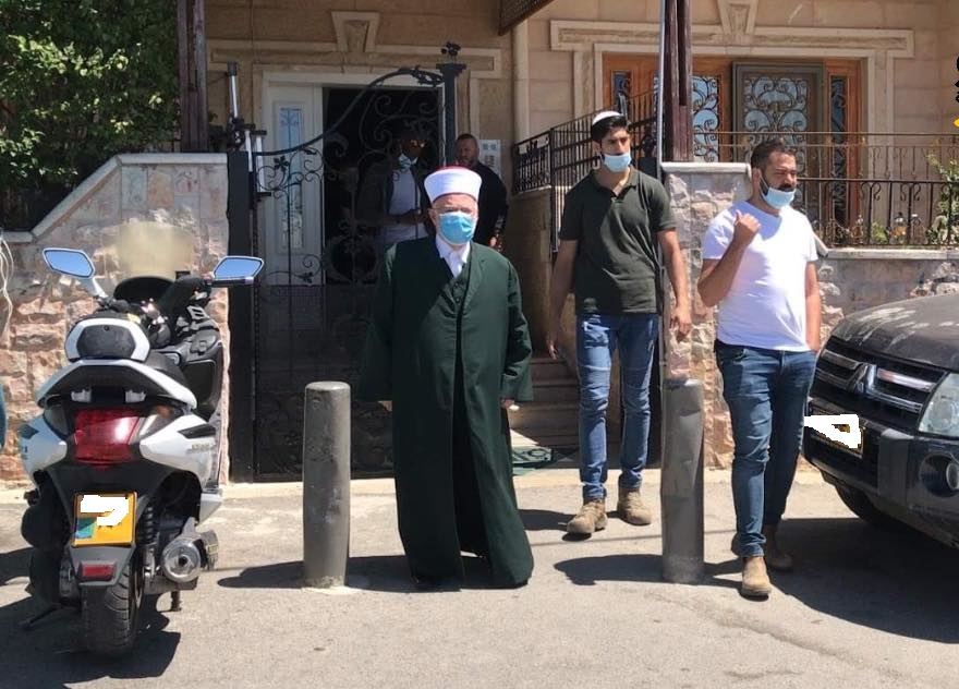 الاحتلال يعتقل الشيخ عكرمة صبري