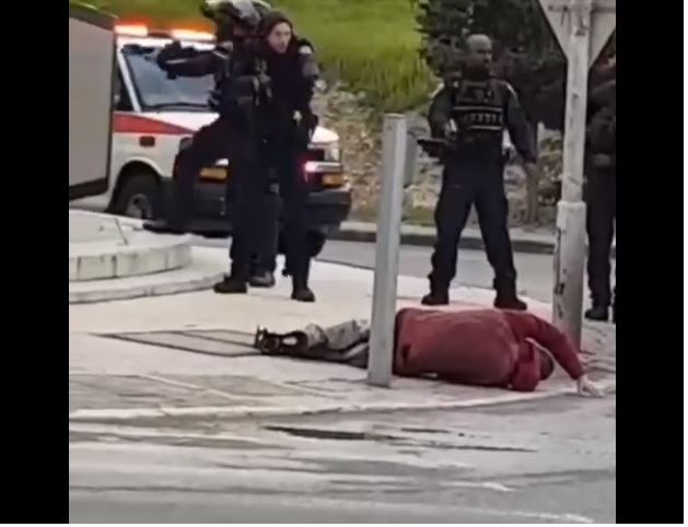 اصابة شاب فلسطيني برصاص الاحتلال بحجة محاولة تنفيذ عملية طعن في القدس