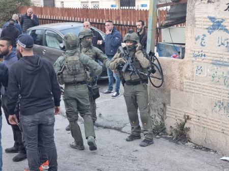 القدس : اصابة شرطي للاحتلال بعملية طعن