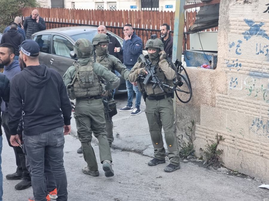 القدس : اصابة شرطي للاحتلال بعملية طعن