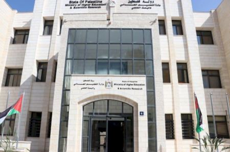 وزارة التعليم العالي: إعفاء الطلبة الفلسطينيين العائدين من أوكرانيا من شرط إتمام 50% من دراستهم هناك
