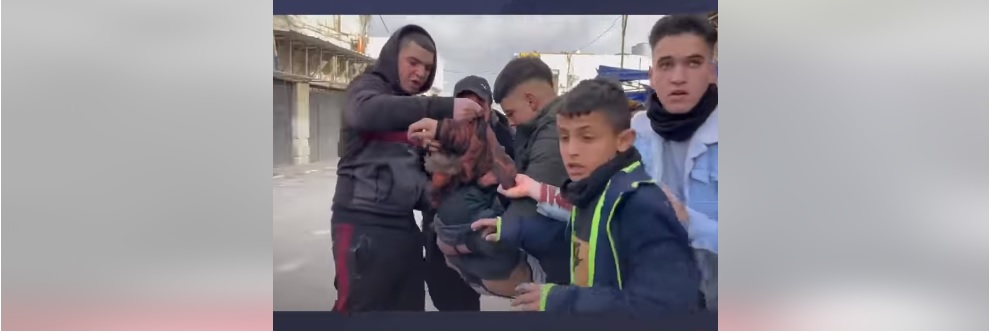 الخليل : 4 اصابات بينها خطيرة برصاص مستوطن