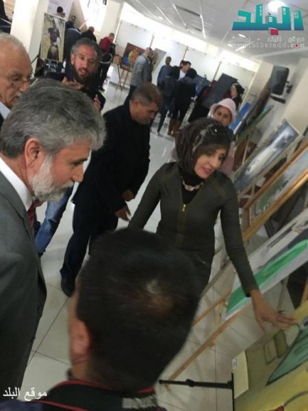 الفنانه التشكيليه نجوى كبها تنظم معرضاً فنياً في مدينة بيت لحم