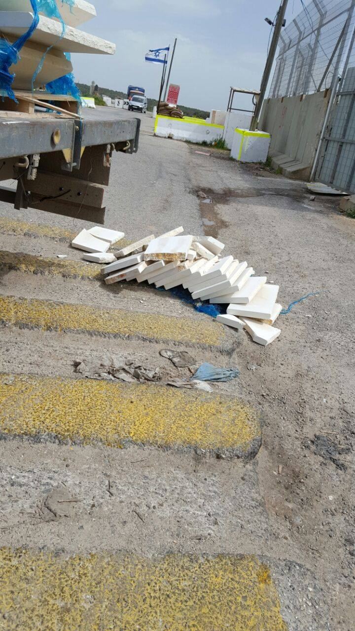 بعد شكاوى الاهالي ... اغلاق الحفر في حاجز دوتان العسكري