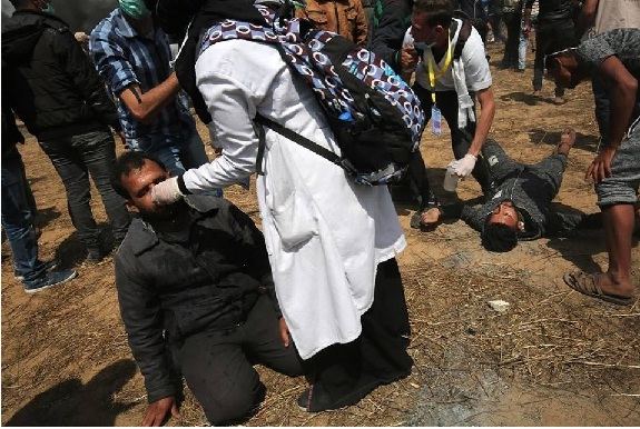 محدث ... 4 شهداء و 833 جريح شرق غزة