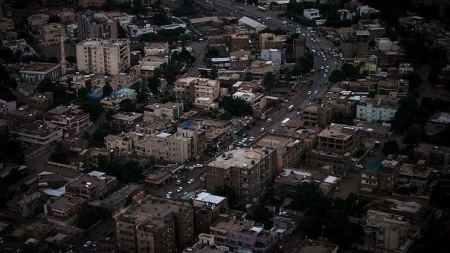 السودان ... الجيش يتسلم الحكم وبيان مرتقب 