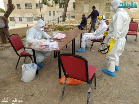 بعد تسجيل اصابة بفيروس كورونا في برطعة : عمليات تعقيم وفتح محطة لفحص الكورونا