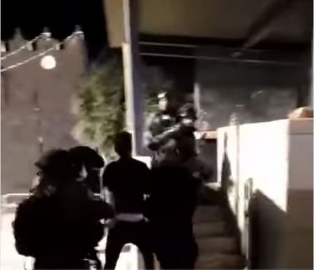 القدس : 12 اصابة باعتداءات الاحتلال على المصلين عند باب العامود