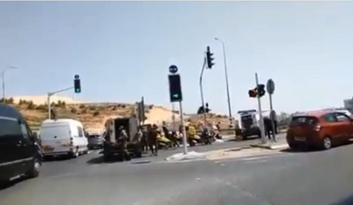 اصابة خطيرة لشاب بنيران شرطة الاحتلال بزعم محاولة طعن قرب بيت لحم