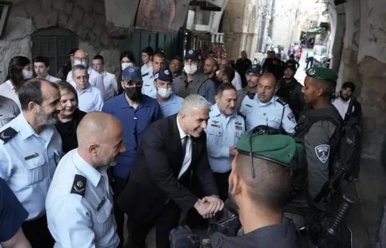 وزير خارجية الاحتلال بجولة استفزازية عند باب العامود بالقدس