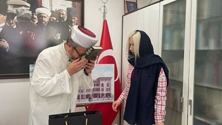 تركيا : اوكرانية سمعت الأذان فقررت دخول الإسلام