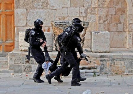 اصابات باقتحام قوات الاحتلال للمسجد الاقصى
