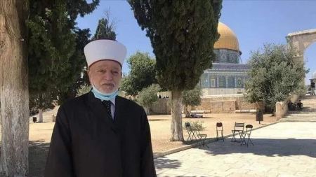مفتي القدس يدعو لتحري هلال شهر شوال