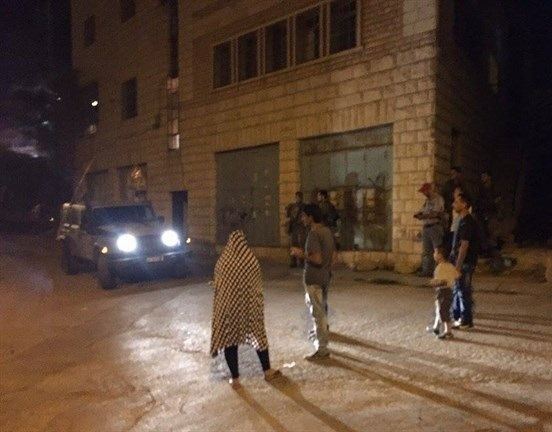 الخليل : مستوطنون يعتدون على مواطنين في تل الرميدة