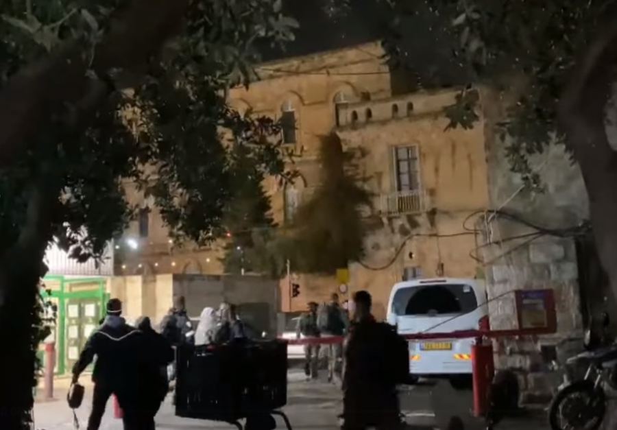 الاحتلال يعتقل ثلاث مقدسيات قرب باب الأسباط بالقدس