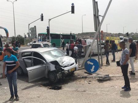 اصابات متفاوتة بحادث سير على مفرق عرعرة