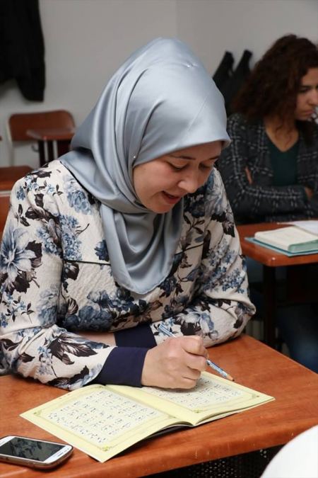 روسية اعتنقت الاسلام في تركيا وتعلمت اللغة العربية هناك