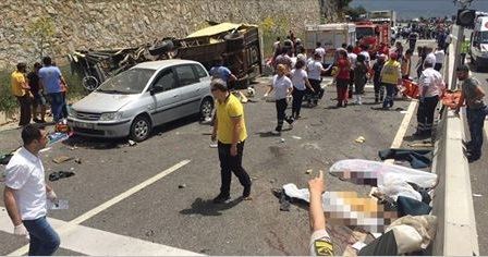 تركيا ... مصرع 20 شخصاً بانقلاب حافلة سياح 