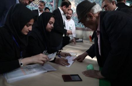 ايران ... بدء التصويت في الانتخابات الرئاسية 