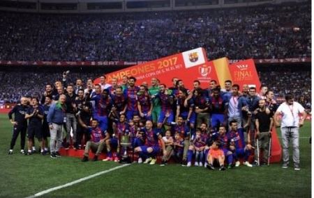 برشلونة يتوّج بكأس ملك إسبانيا للموسم الثالث على التوالي