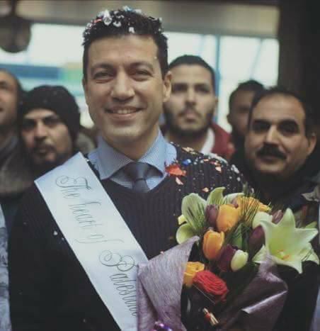 طبيب فلسطيني يحصل على أعلى منصب ولقب أكاديمي في بريطانيا